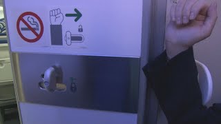 ひじで開けるトイレ導入 全日空機、感染防止で