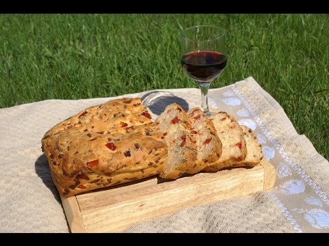 Видео рецепт Хлеб с вялеными помидорами