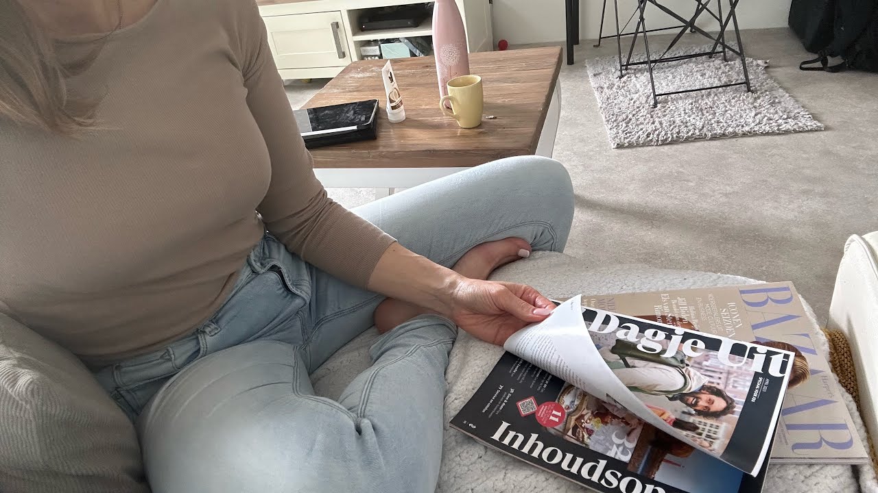 ASMR Page Turning newspaper, glossy magazine