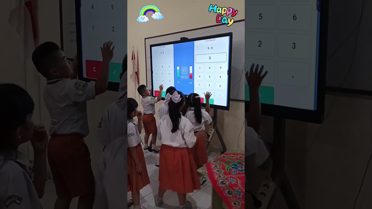 Bermain Game Menggunakan Interactive Flat Panel (IFP)/Smartboard (Kelas 2C)