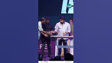 എല്ലാവർക്കും കയ്കൊടുത്തിട്ട് ലാലേട്ടൻ എഴുതുന്നത് എന്താണ് എന്ന് മനസ്സിലായോ | Mohanlal