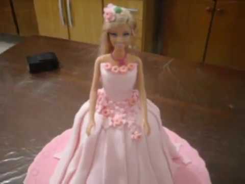 Bolo boneca Barbie rosa - Delicias Caseiras Festas e Eventos