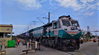 Hubli UBL WDG 4D Twins 70638 ( unique Parrot livery ) + WDG 4 12221 ( OG cab blue Red strip livery)