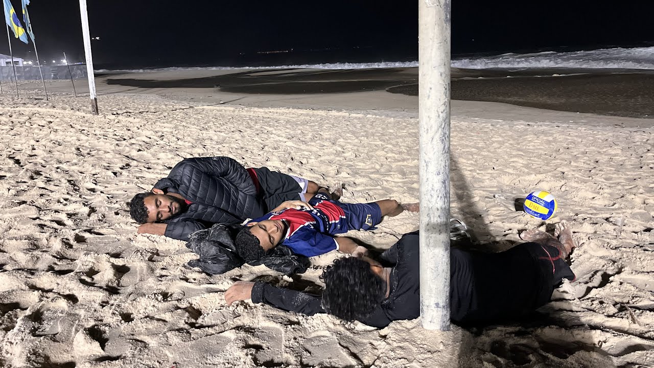 DORMIMOS NA PRAIA DE COPACABANA E CHEGARAM 2 CARAS  PRA NOS ASSALT4R