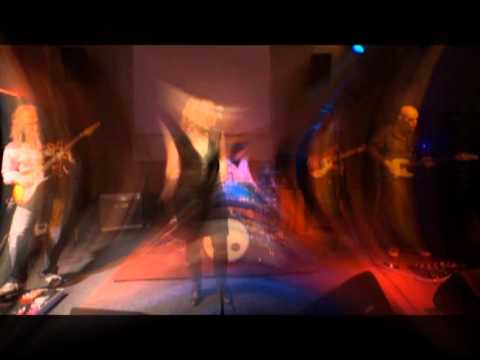 Delicious Surprise Live at the MON Groningen performing Session.flv
