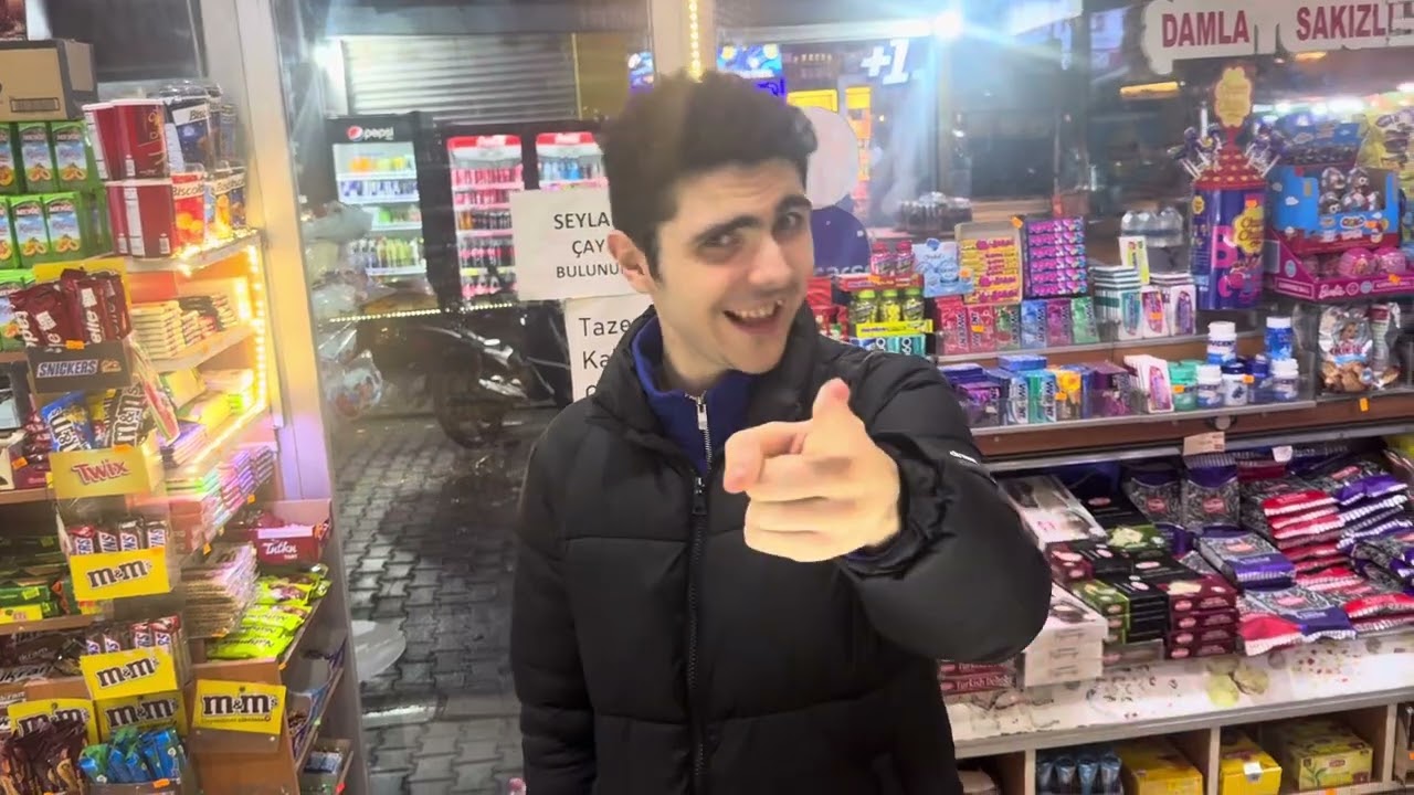 Mahallemizin Yakışıklısı Kerem TEK 😀dolap dizme Krizi 😀