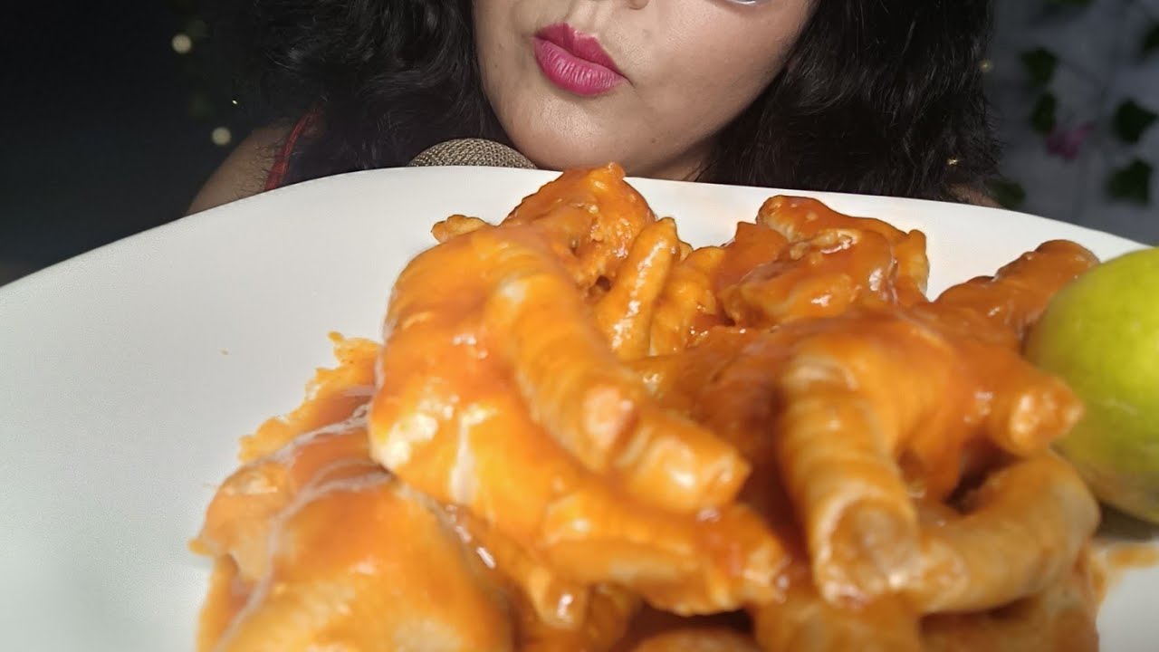 ASMR Comiendo patitas de pollo a la diabla 😋