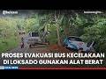 Bus Wisatawan Kecelakaan di Tanjakan Jalan Loksado HSS Kalsel Dievakuasi Menggunakan Alat Berat