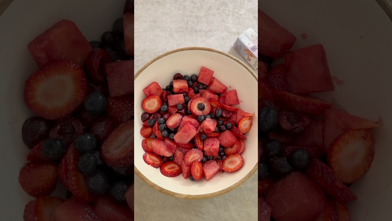 A little sparkle makes everything better ✨🍉🫐 #asmr #fruitsalad #easyrecipe #summer A little sparkle makes everything better ✨🍉🫐 #asmr #fruitsalad #easyrecipe #summer