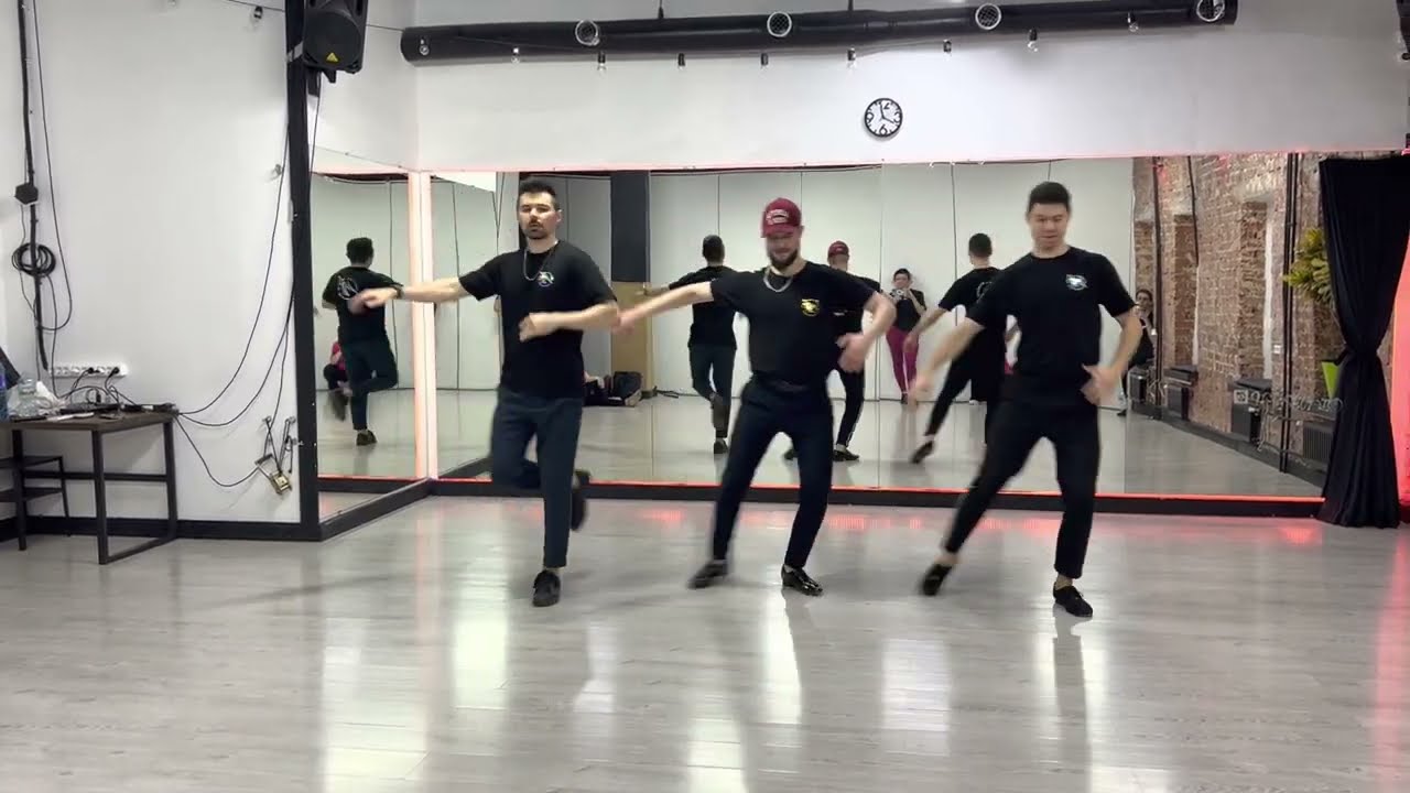 Пятничный класс Мамбо (сальса) 11.11.2022 | Москва | команда Moscow Mambo Movement