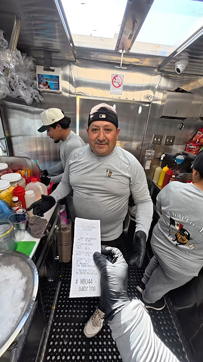 Le dio Alas😀 #eloteromx #food #mexicanfoodblogger #streetfood