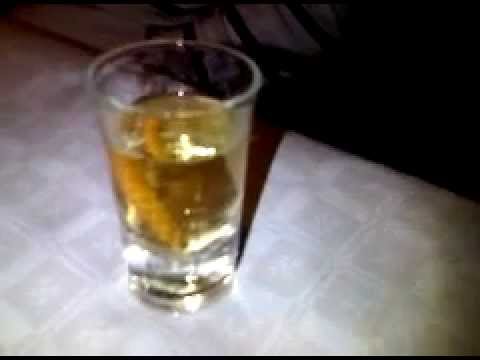 Video: Mezcal Gin Mixt Twee Klassieke Sterke Dranken Tot één Smakelijk Elixer