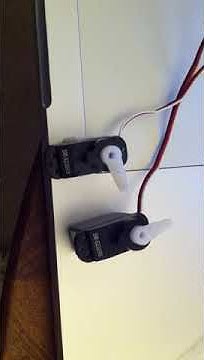 Two servo - different direction - YouTube