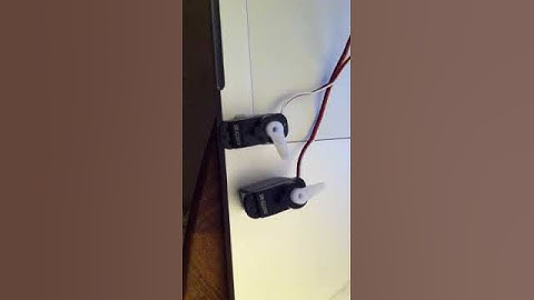 Two servo - different direction