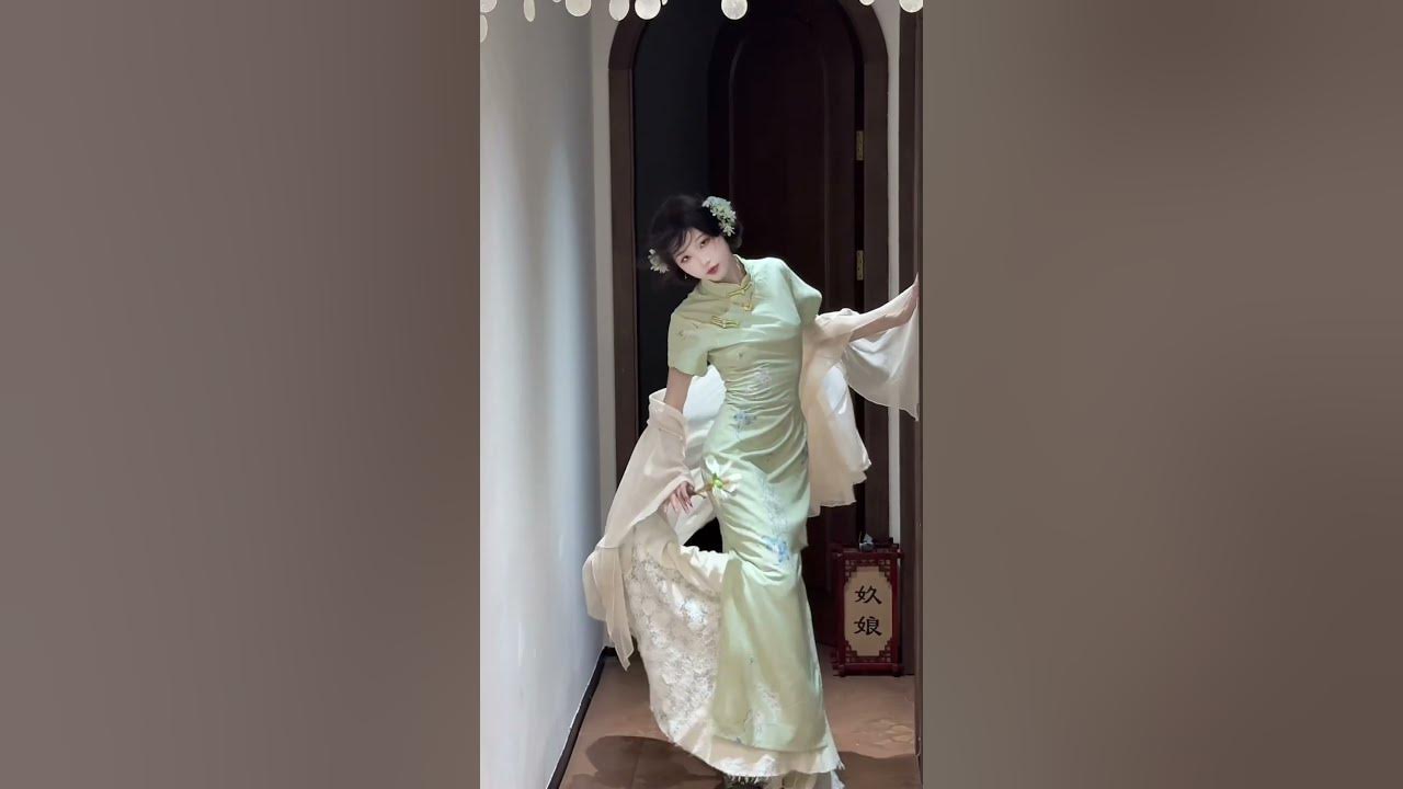 ”A touch of green, cool and aloof white magnolia...” the feeling of layered wear is full. #treasure