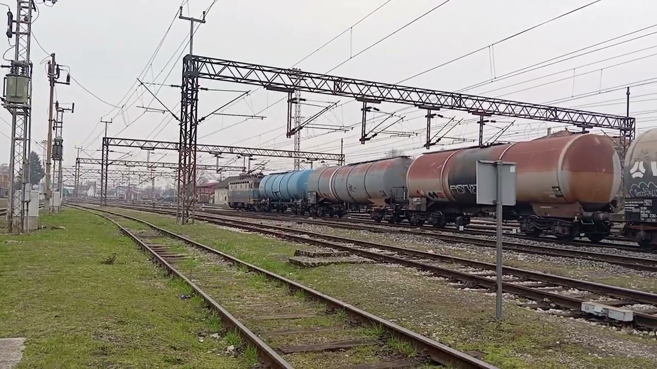 1 141 017 Asea sa teretnim vlakom za Šid