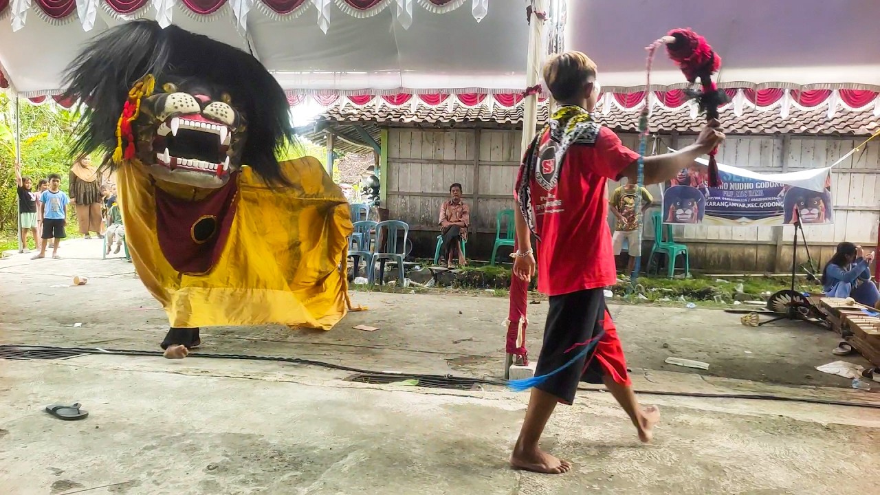 Atraksi Barongan Raksasa Ngamuk! Barongan Galak Satrio Mudho live Tompe | BarongBoys