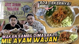 NYOBAIN MIE AYAM WAJAN DEKAT RUMAH! INI MAKAN SAMBIL DIMASAK?!!