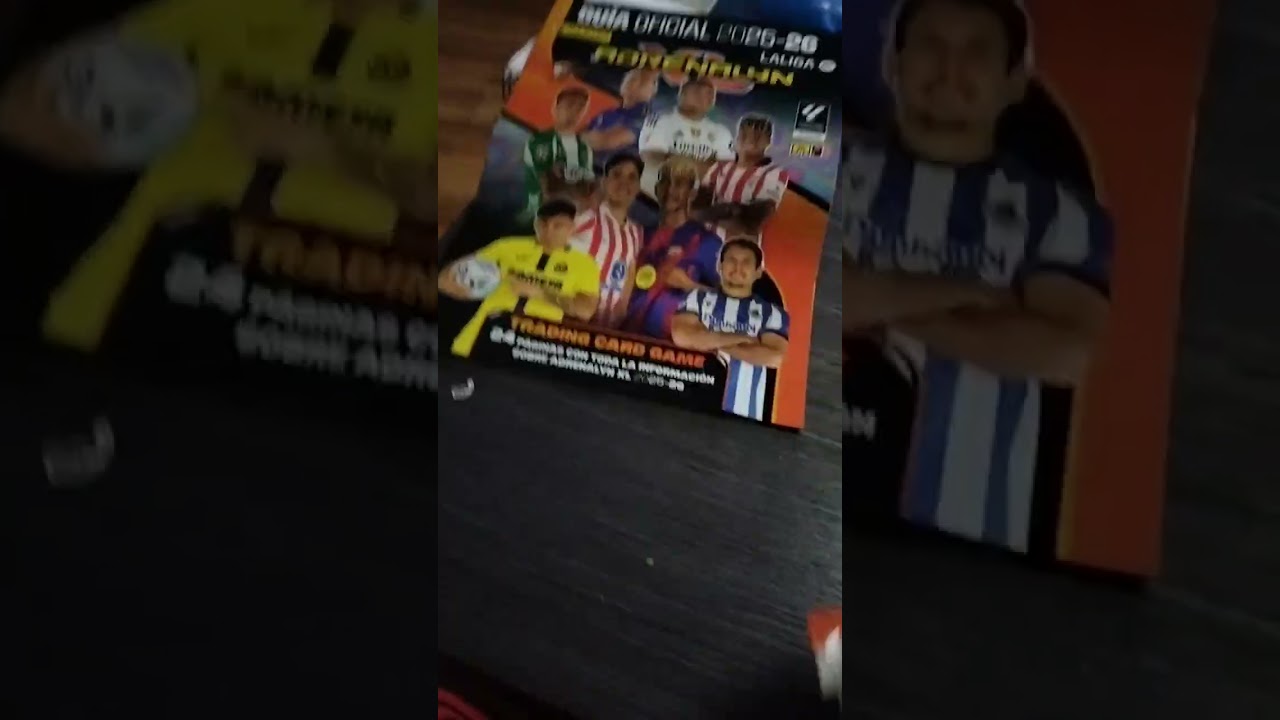 Abriendo la guía y cartas de fútbol del 2025 al 2026 en casa 🏠