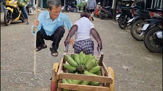 ABU rickshaw harvest banana new style sell for money to buy beef noodle soup to feed blind people