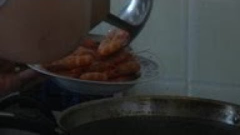 Shanghai tackles garbage issue with trash sorting