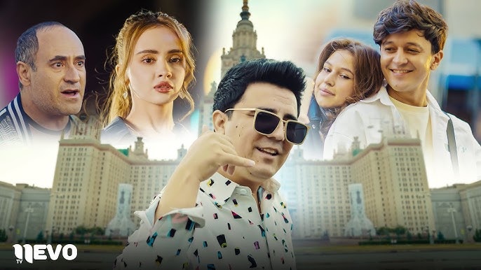 Faqat jinsiy bomba katta kokrak yaqin