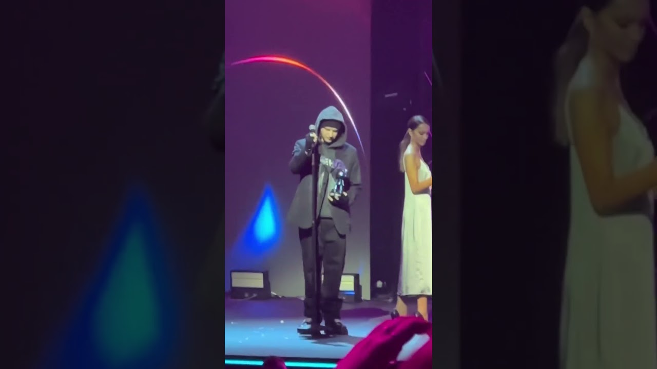 Егор Крид на сцене с Валей Карнавал. Реакция зала говорит за себя 😂 Больше видео в тгк: @iam_kirr