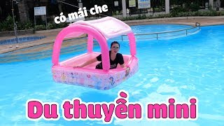 Du Thuyền Mini Có Mái Lênh Đênh Giữa Biển