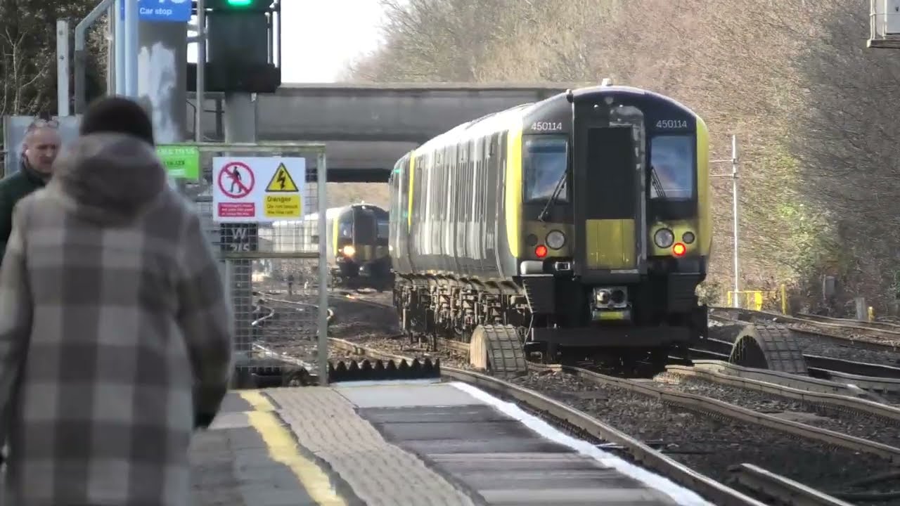 Trains at Raynes Park (SWML)