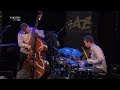 Capture de la vidéo Gogo Penguin - Jazz Sous Les Pommiers (Full Concert) 2015