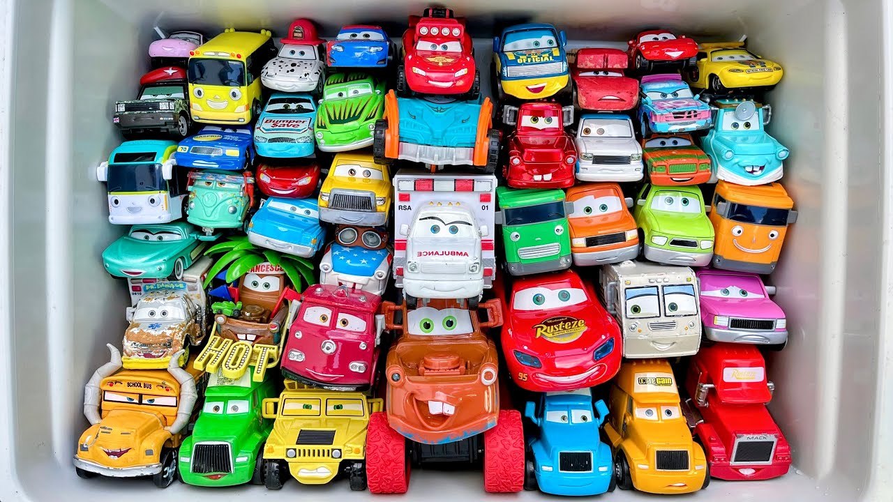 カーズ イースター・フロー Pixar Cars Trucks Vinyl Toupee Hauler Chick Hicks Truck No