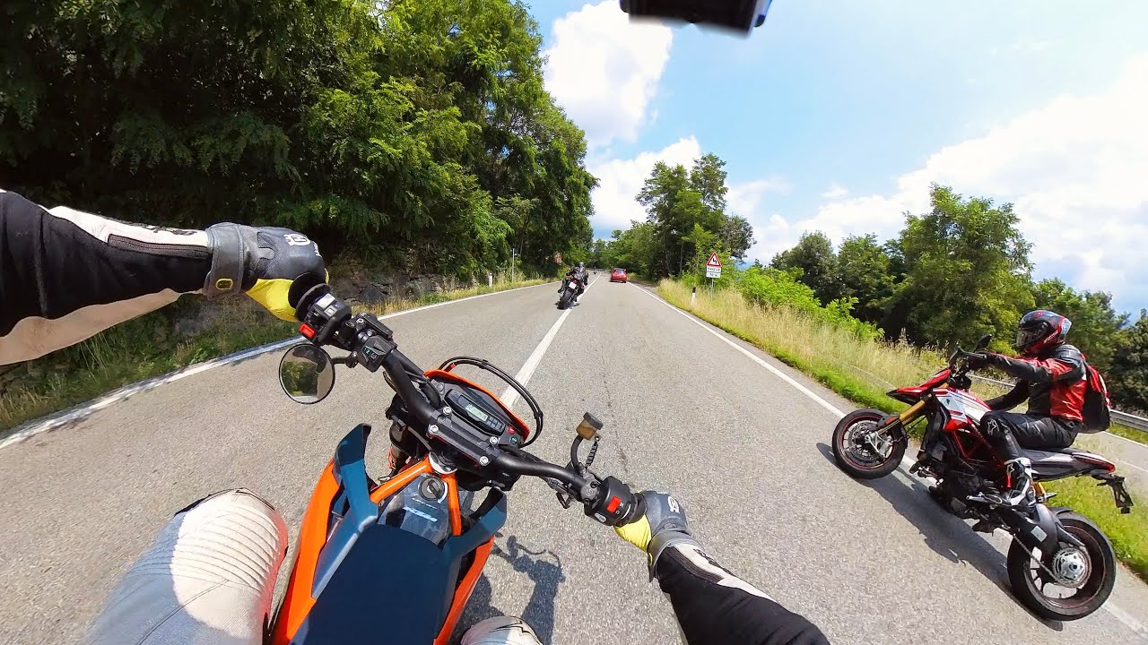 KTM 690 SMC - R vs DUCATI HYPERMOTARD
