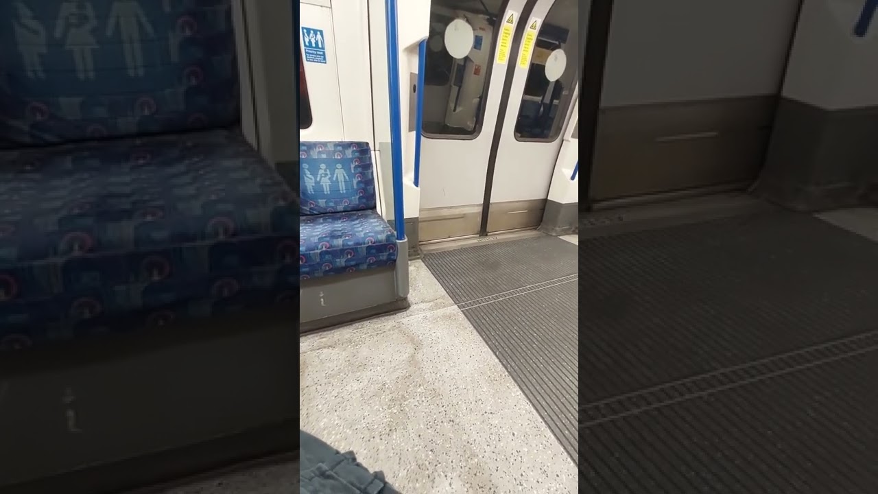 Oval to Stockwell Underground in South West London ✨️ at 