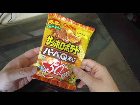 Eating a popular Japanese snack. 131🥔SAPPORO POTATO BBQ. サッポロポテトバーベキュー。
