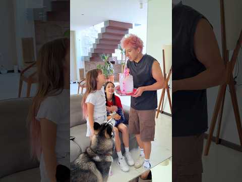 SCARLETT SE ENOJÓ MUCHO POR SU BARBI