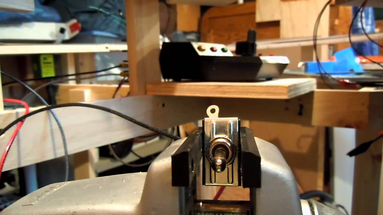 HO Layout Video 4 - How to wire a reverse loop switch - YouTube