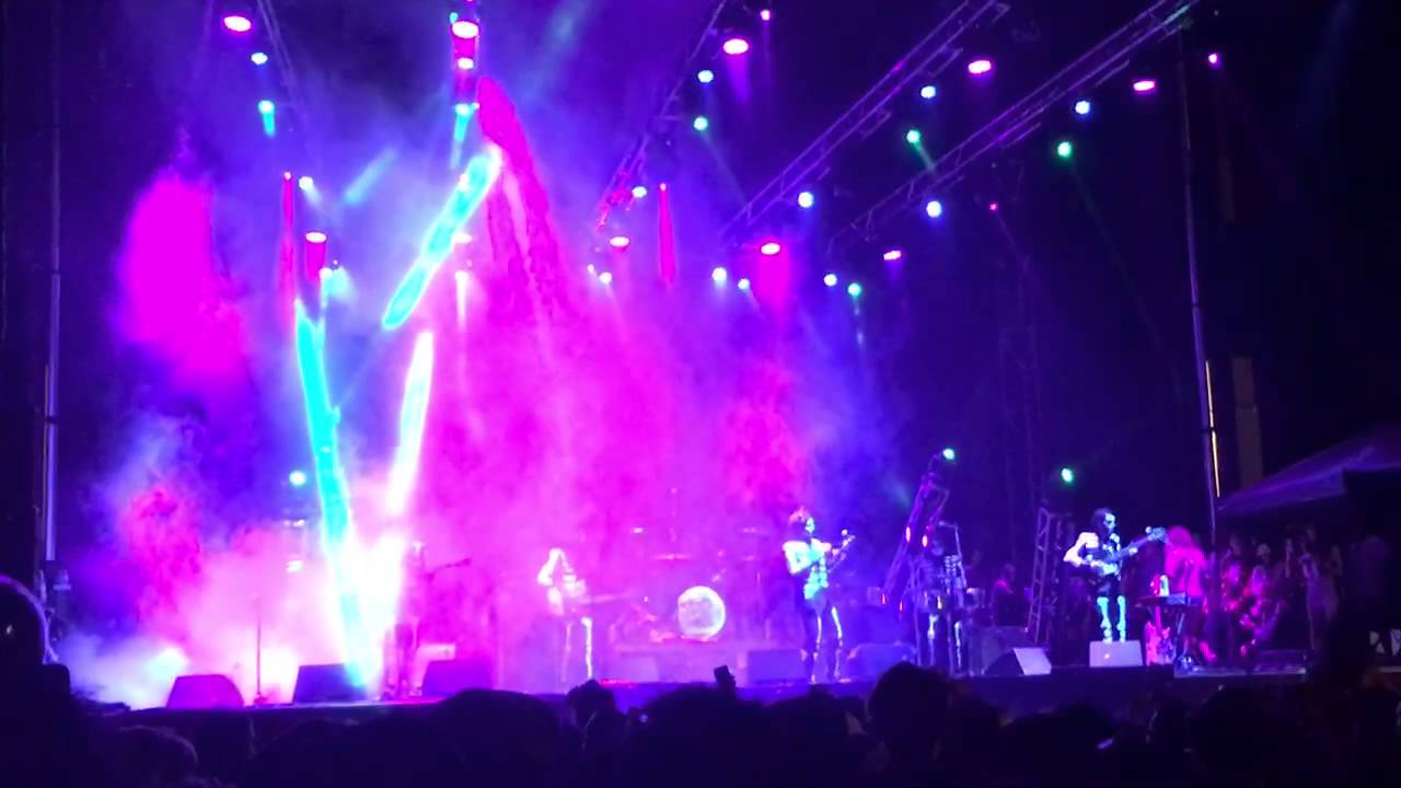 The Growlers singing Love Test