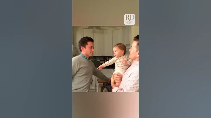 Baby gets confused by dad and his twin - DayDayNews