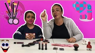 💄Reto de MAQUILLAJE A CIEGAS enseño a mi madre a maquillar.