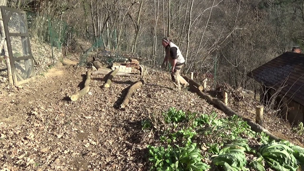 continuo il terrazzamento - sbarramento per la rivetta dell'orto.