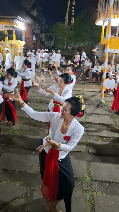 Rejang Taman Sari, Ngayah ring Pura Penataran Sasih