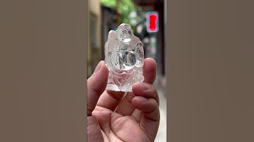 Phật Di Lặc tạc trên nền thạch anh trắng trong vắt