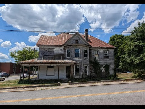 Old Victorian Built 1900 Has Seen Better Days