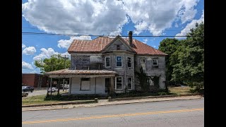 Old Victorian Built 1900 Has Seen Better Days