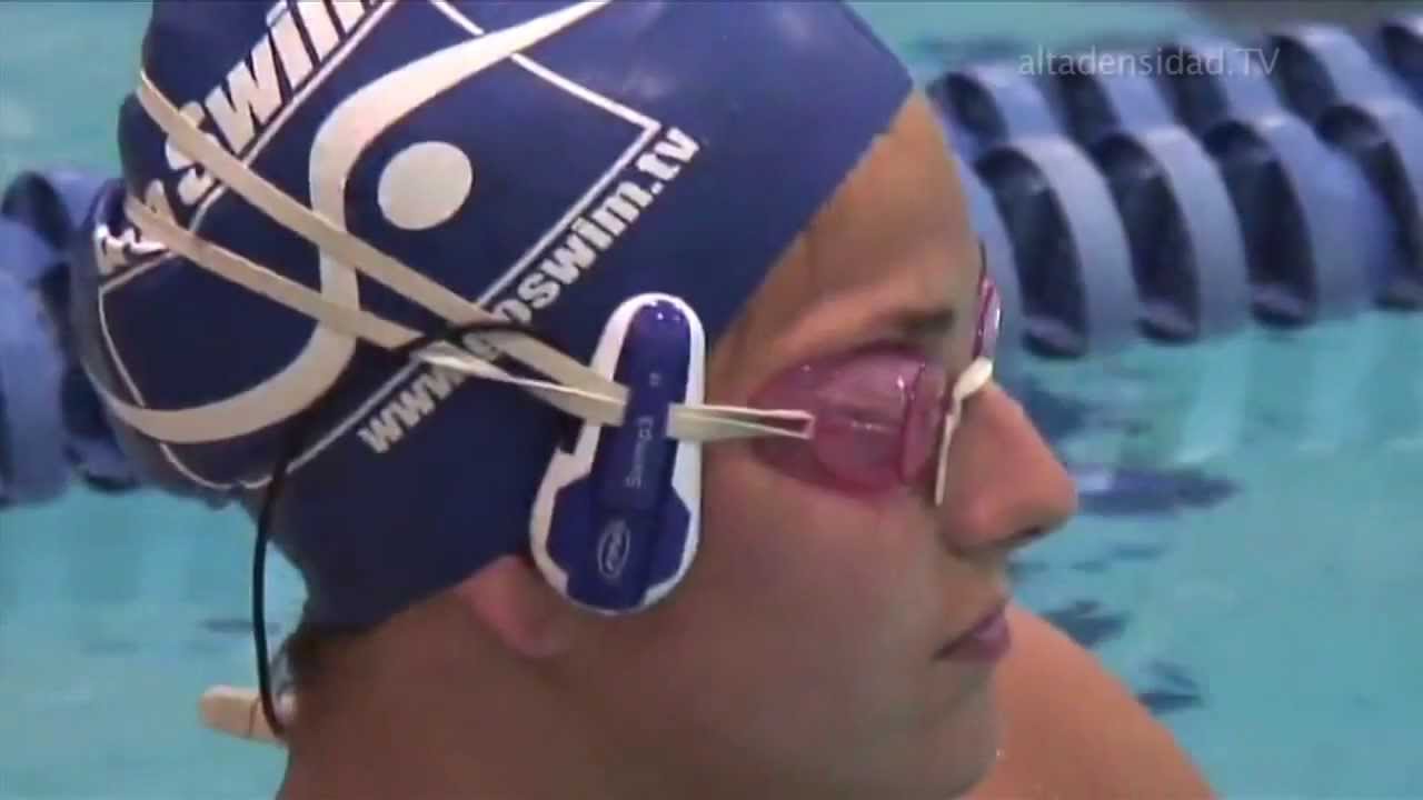 Lentes para natación con MP3 y auriculares por transducción ósea 