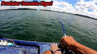 Tanpa Sadar Ada ikan Monster Yg Kelaparan Menunggu Di Bawah, Langsung Di Sambar