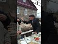 Алимет халу бросился кулаками.