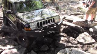 Jeep Commander Overland Climbing Yellow Jacket 2015 (HD)