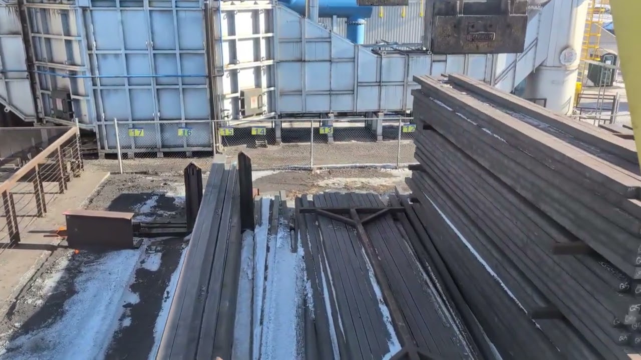 Bed Loading 💥 29 feets 2958 lbs  Each Iron Beam