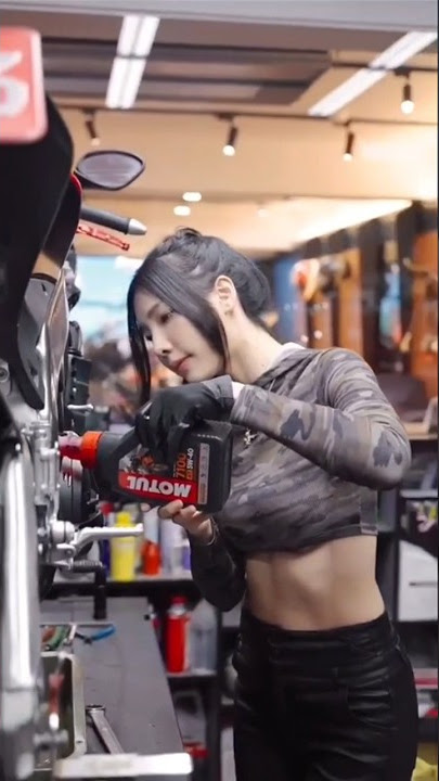 KAKA CANTIK Jadi mekanik motor #shortsfeed
